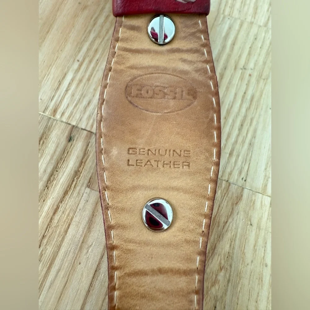Fossil ladies silver tone barrel shaped red leather watch NEW BATTERY